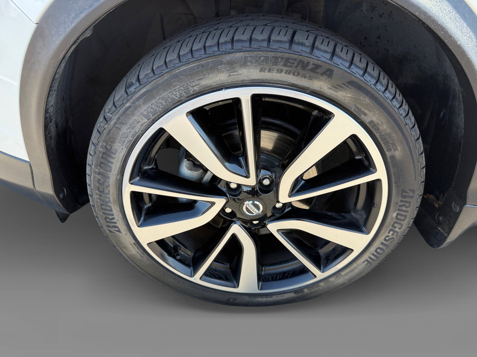 Used 2017 Pearl White Nissan SL image 9