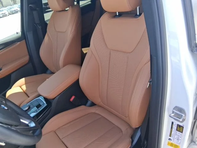 Used 2024 White BMW sDrive30i image 14