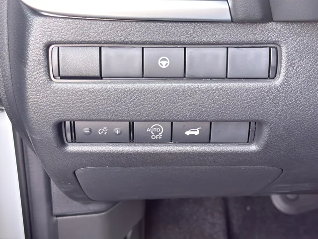 New 2026 Everest White Pearl TriCoat Nissan Dark Armor image 34