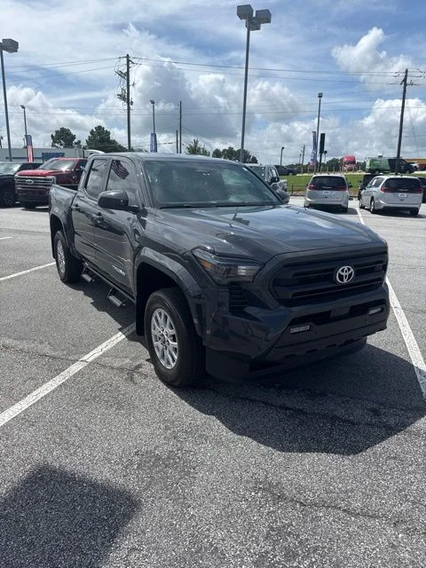 Certified Used 2024  Toyota SR5 image 1
