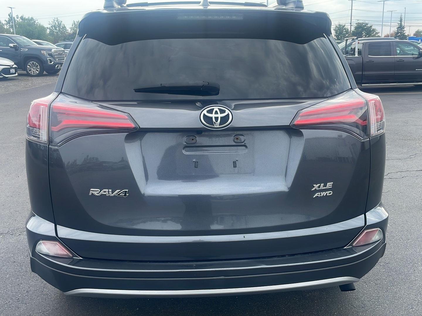 Used 2018 Magnetic Gray Metallic Toyota XLE image 8