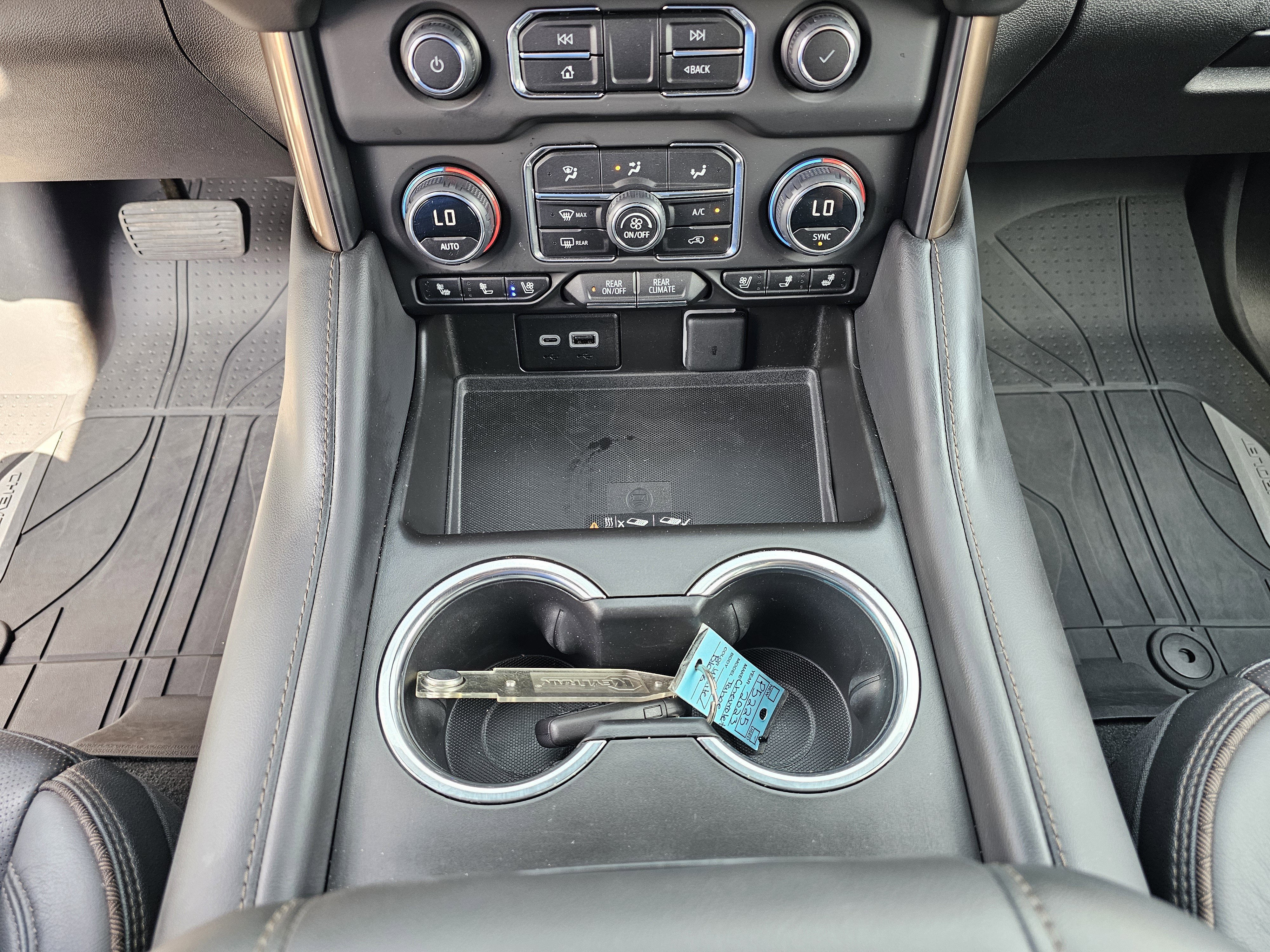 Used 2023 Iridescent Pearl Tricoat Chevrolet High Country image 31