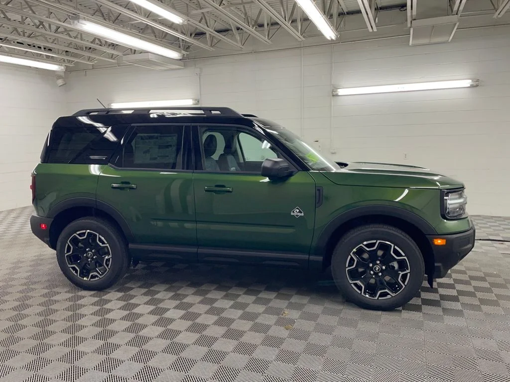 New 2025 Green Ford Outer Banks image 2