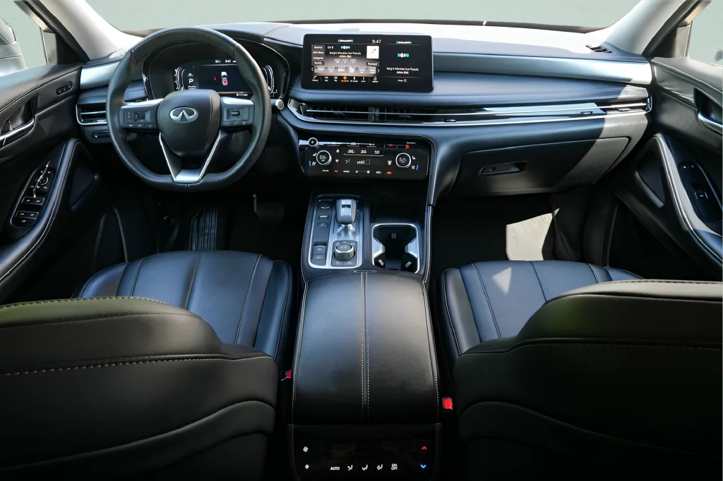 Used 2024 White INFINITI LUXE image 16