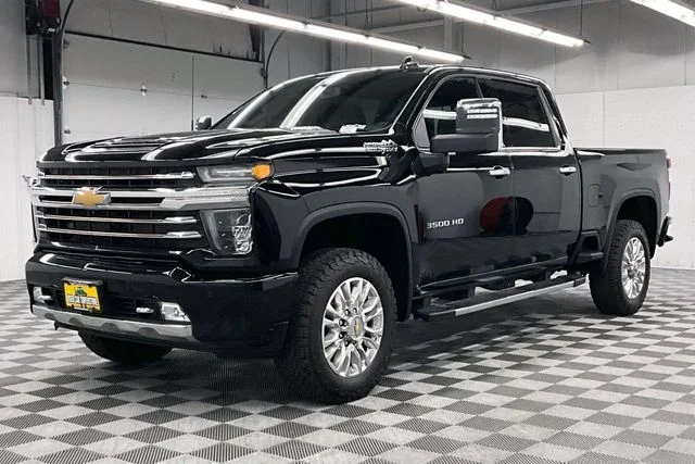 Used 2022 Black Chevrolet High Country image 12