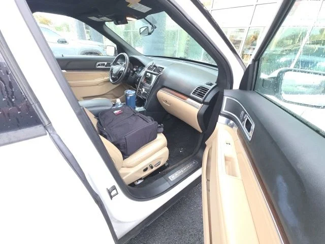 Used 2017 White Ford Limited image 8