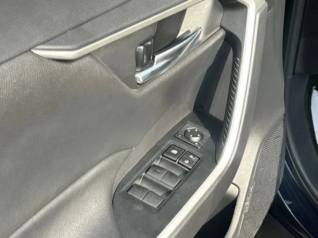 Used 2020  Toyota XLE image 20