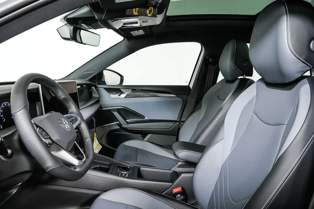 New 2026 Opal White Pearl Volkswagen SE R-Line Black image 5