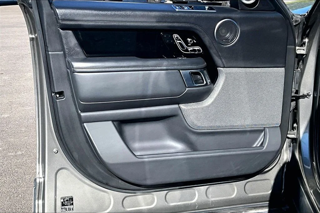 Used 2021 Silver Land Rover Westminster image 23