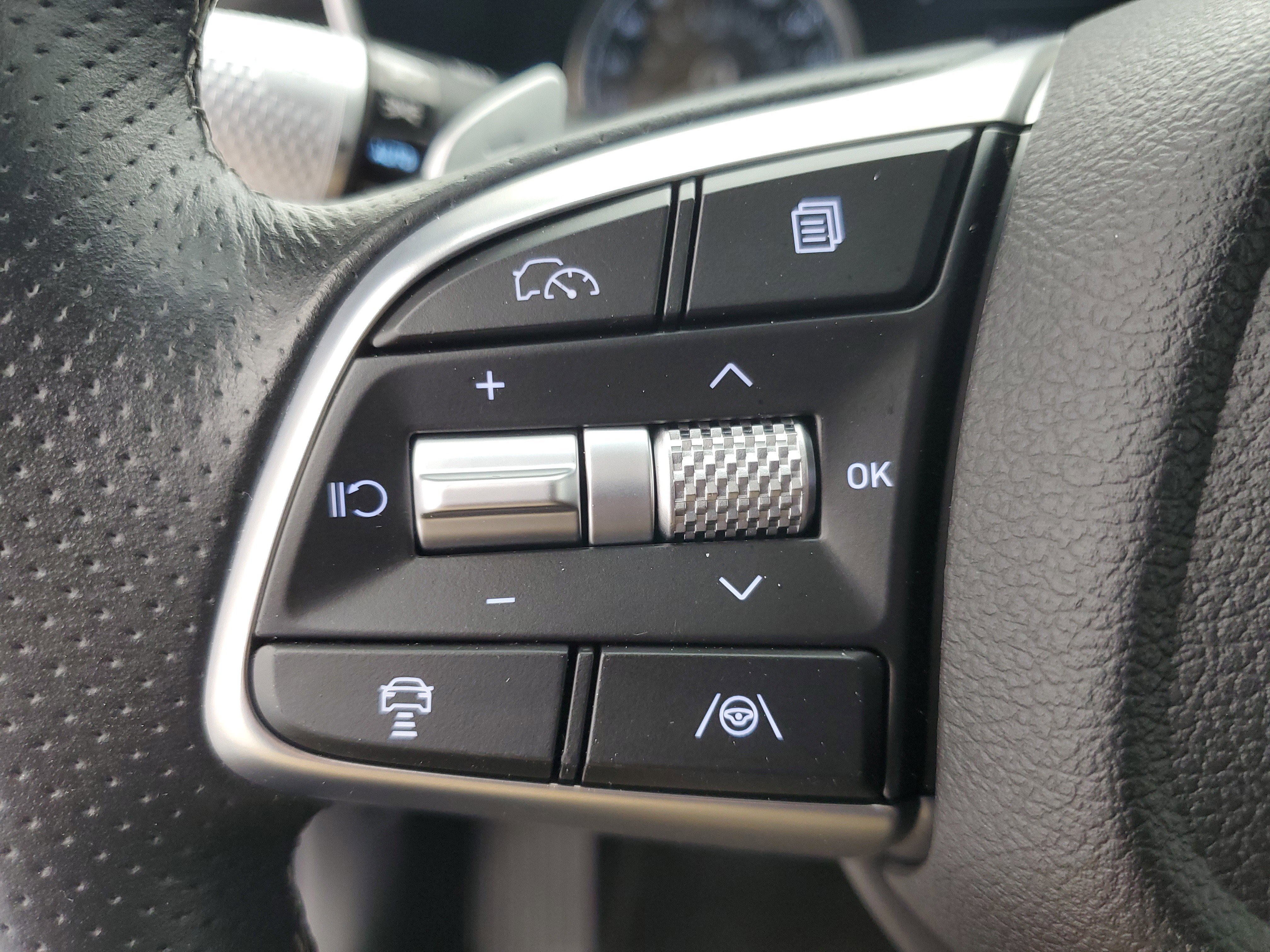 2025 GENESIS G70 Standard - Photo 22