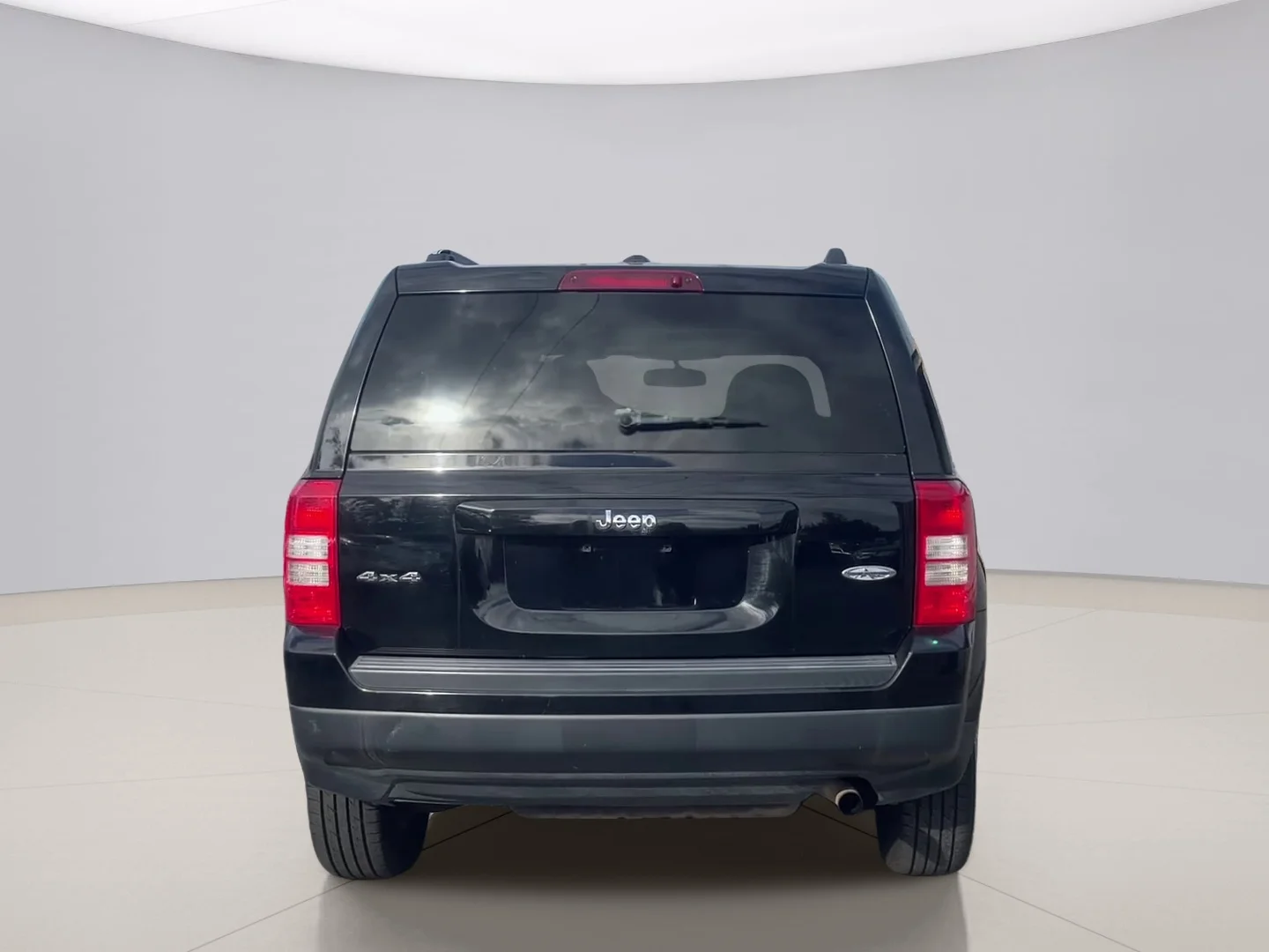 Used 2015 Black Jeep LATITUDE image 4