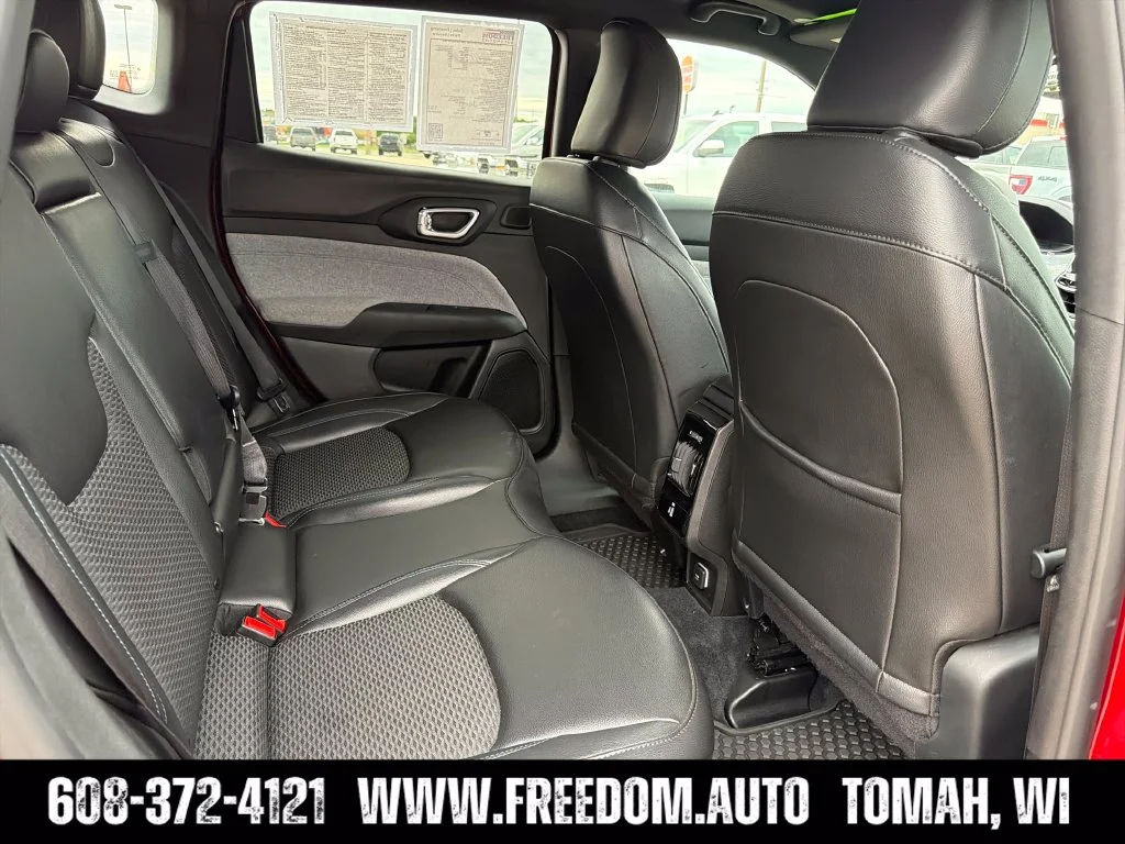 Used 2025 Red Jeep Latitude image 31