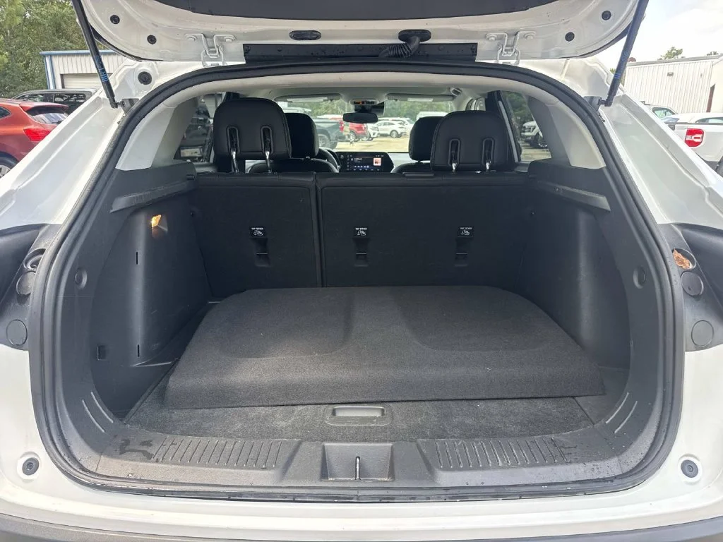 Used 2025 White Chevrolet LT image 6