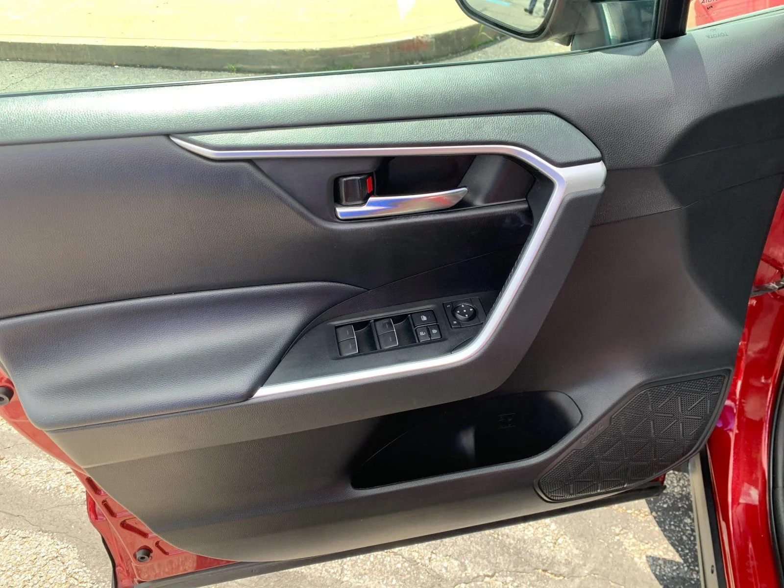 Used 2022 Red Toyota XLE image 11