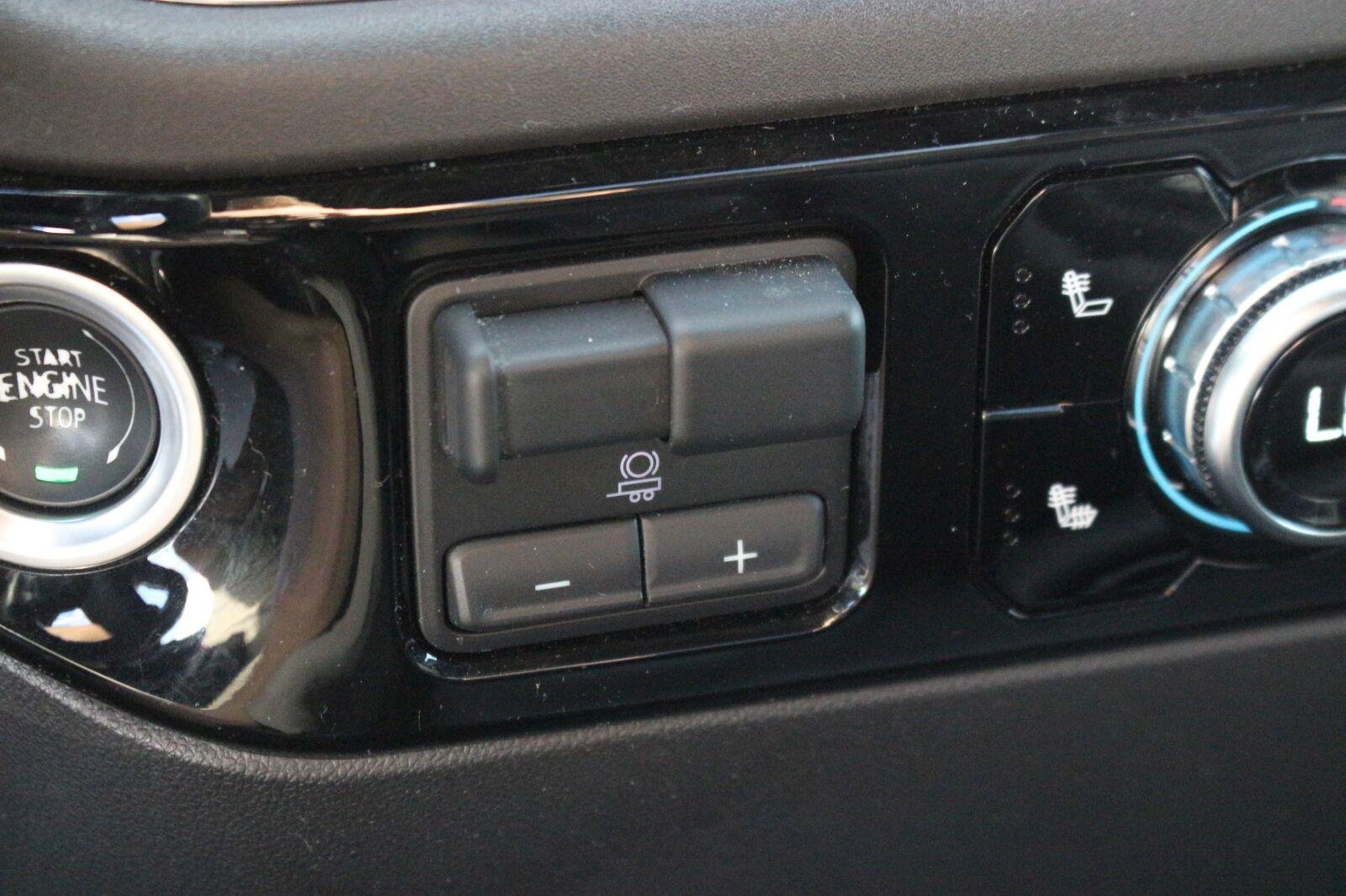Used 2025 Onyx Black GMC SLT image 30