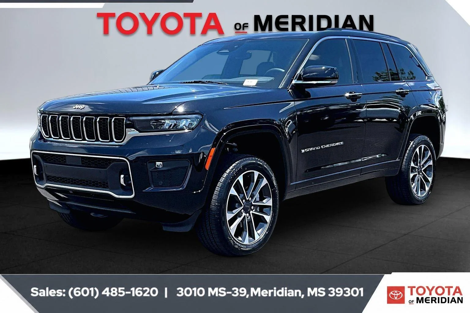 Used 2023 Diamond Black Crystal Pearlcoat Jeep Overland image 10