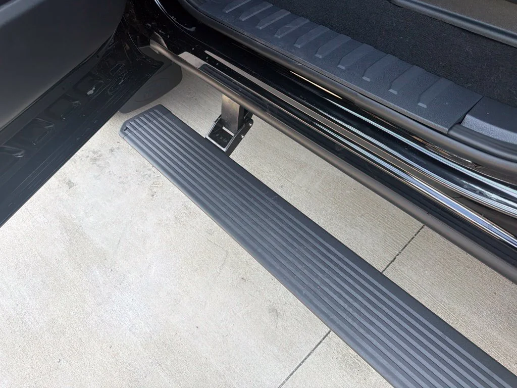 New 2027 Agate Black Metallic Ford F-350® Lariat® image 9