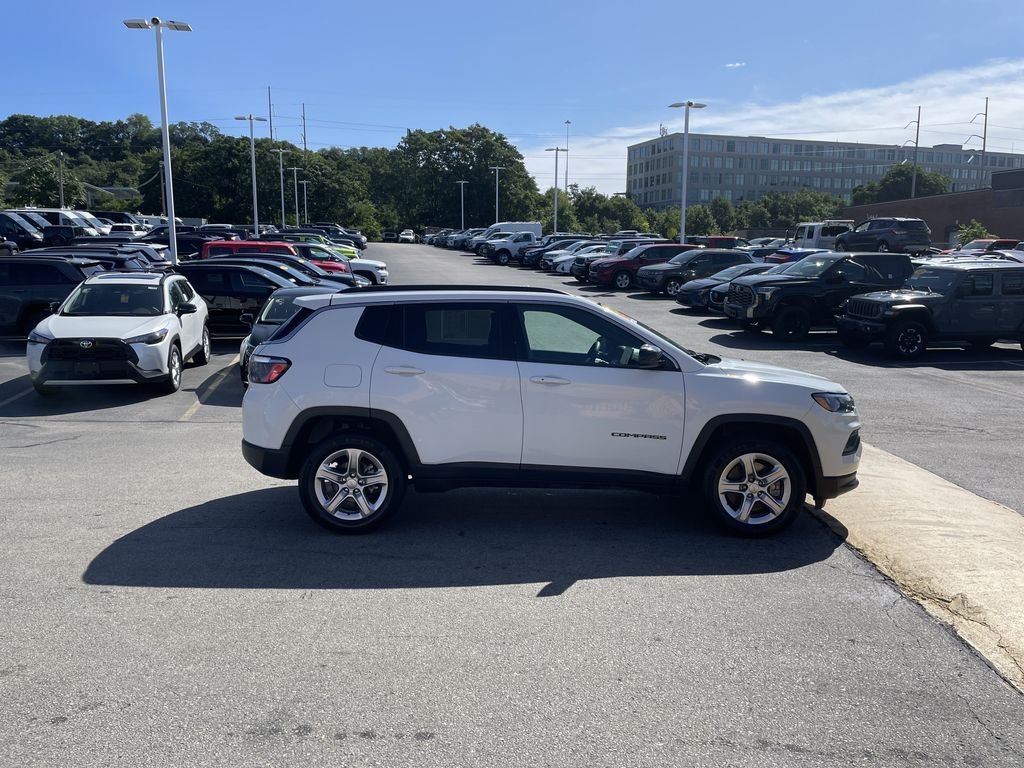 Used 2024 White Jeep Latitude image 7