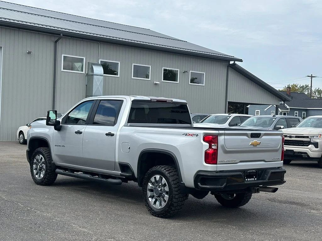 Used 2022 Silver Chevrolet Custom image 10