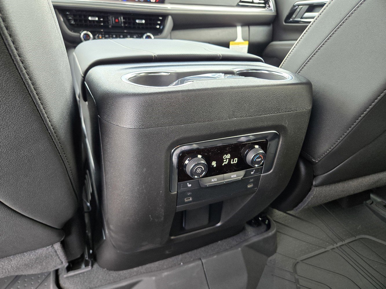 2026 Chevrolet Suburban Premier - Photo 19