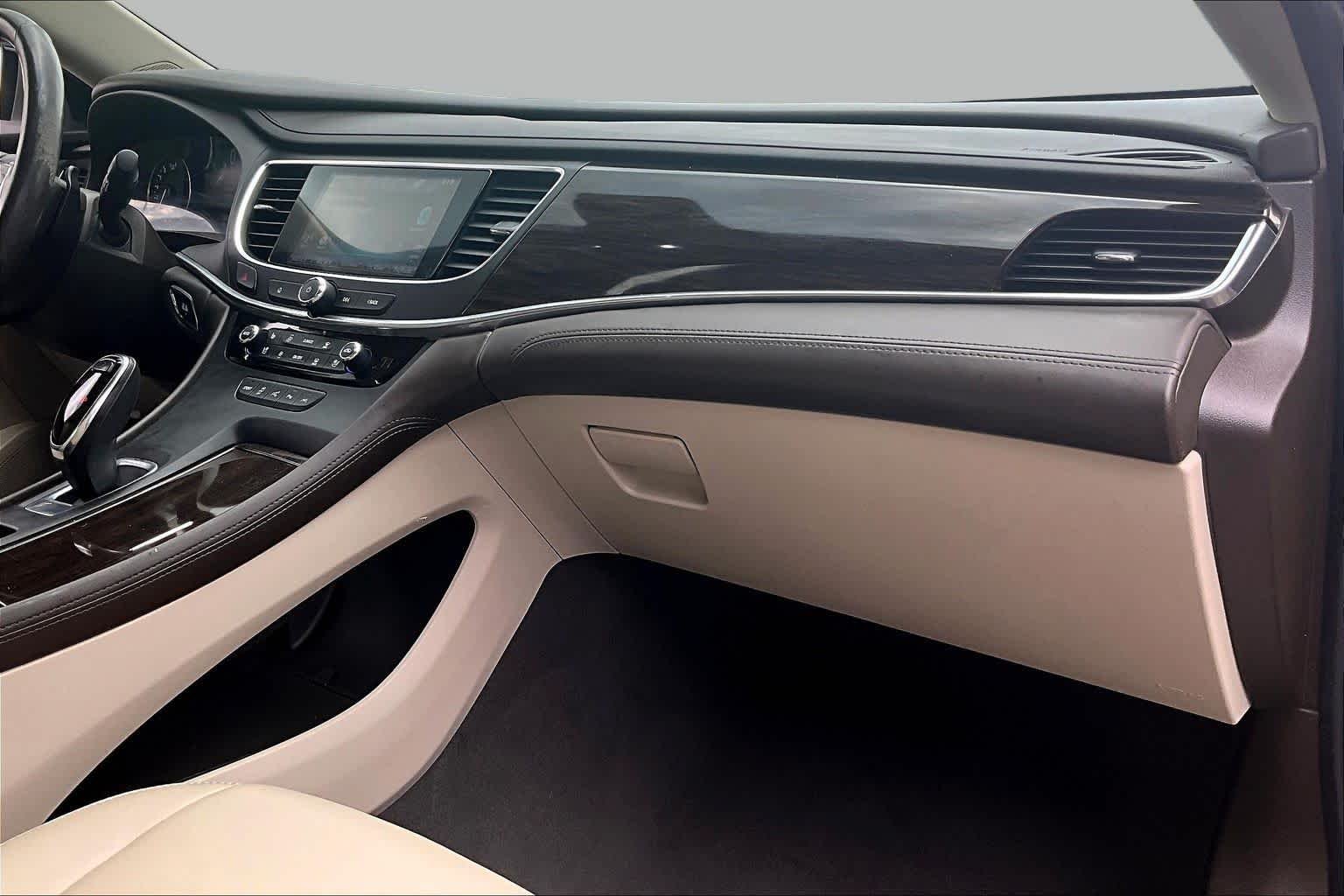 Used 2017  Buick  image 17