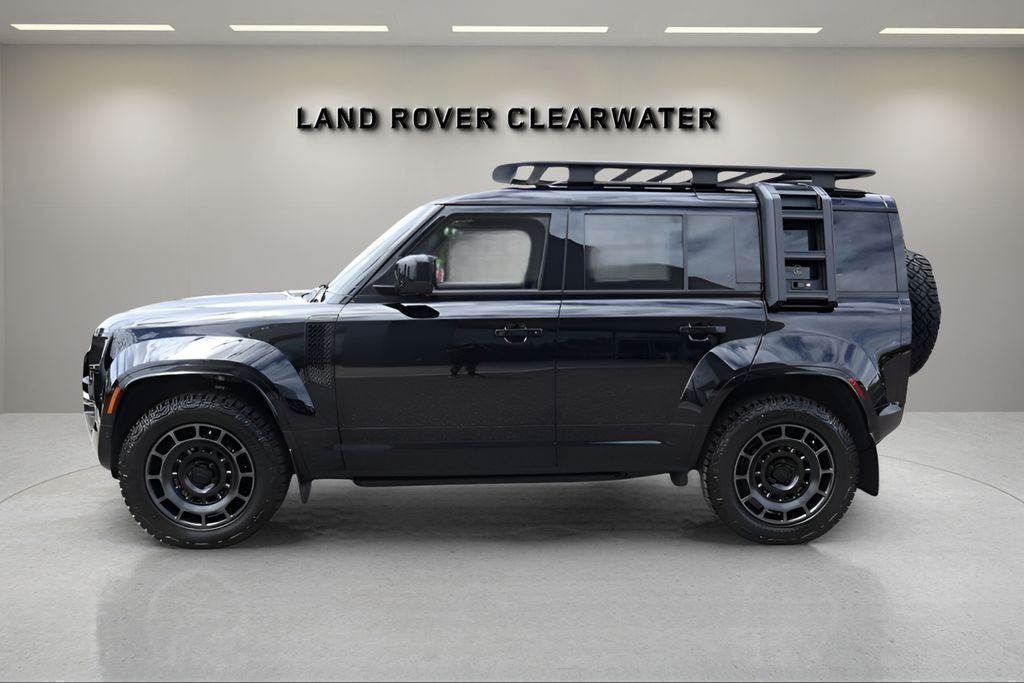 New 2026 Narvik Black LAND ROVER  image 2