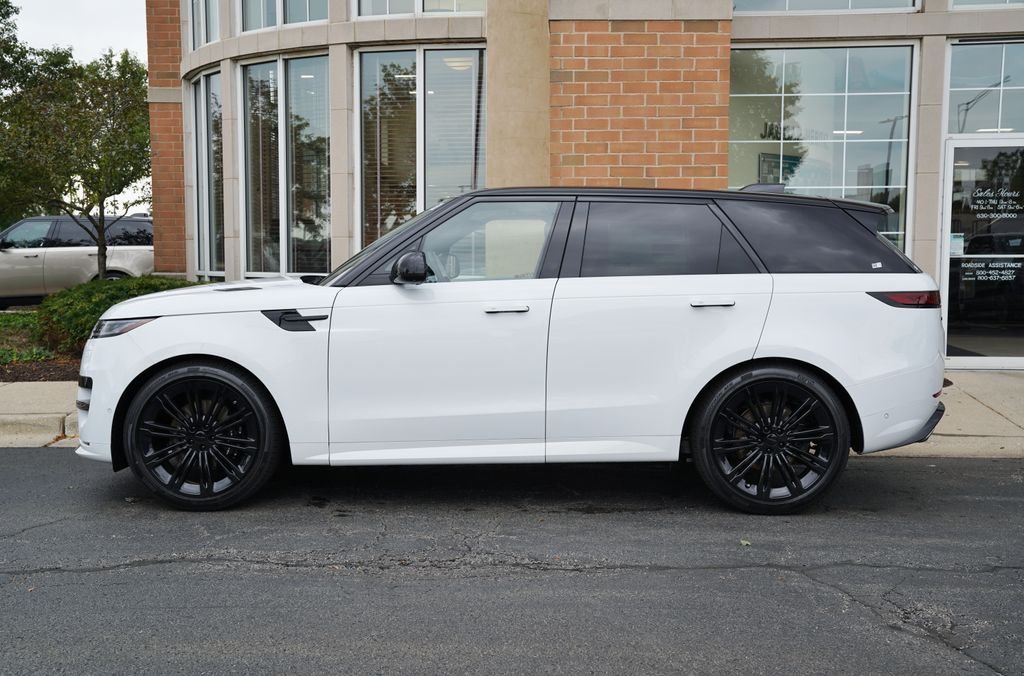 New 2026 Fuji White Land Rover Dynamic SE image 2