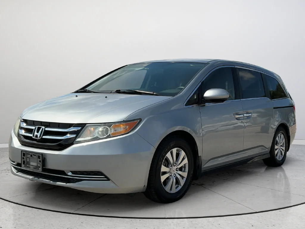 Used 2017 Lunar Silver Metallic Honda EX image 3