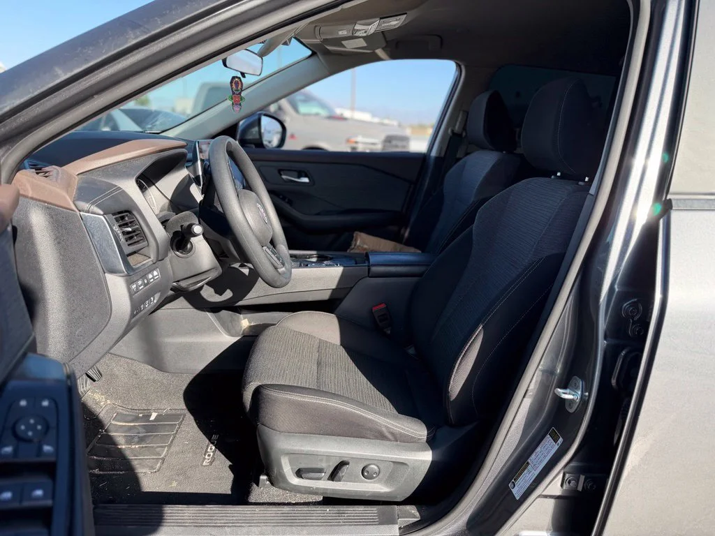 Used 2023 Gray Nissan SV image 5