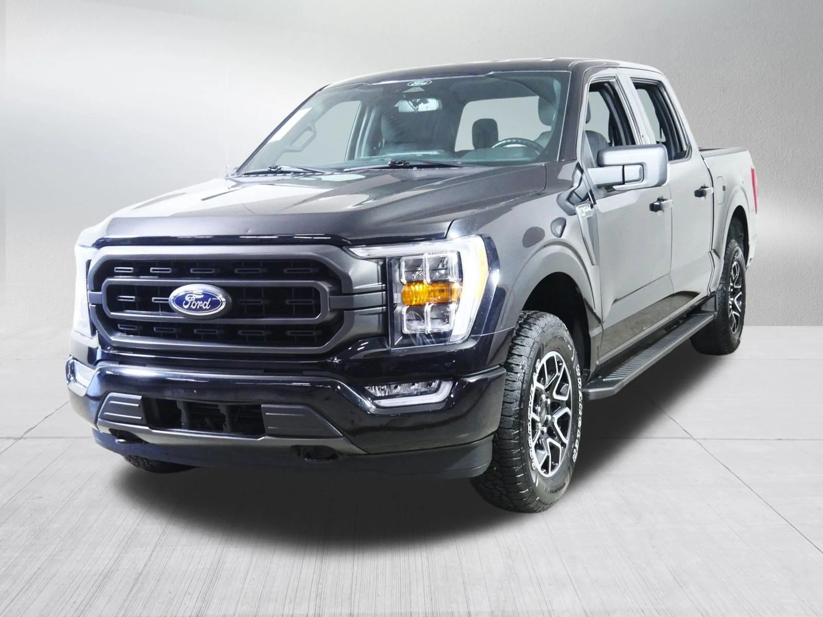 Used 2021 Agate Black Metallic Ford XLT image 3