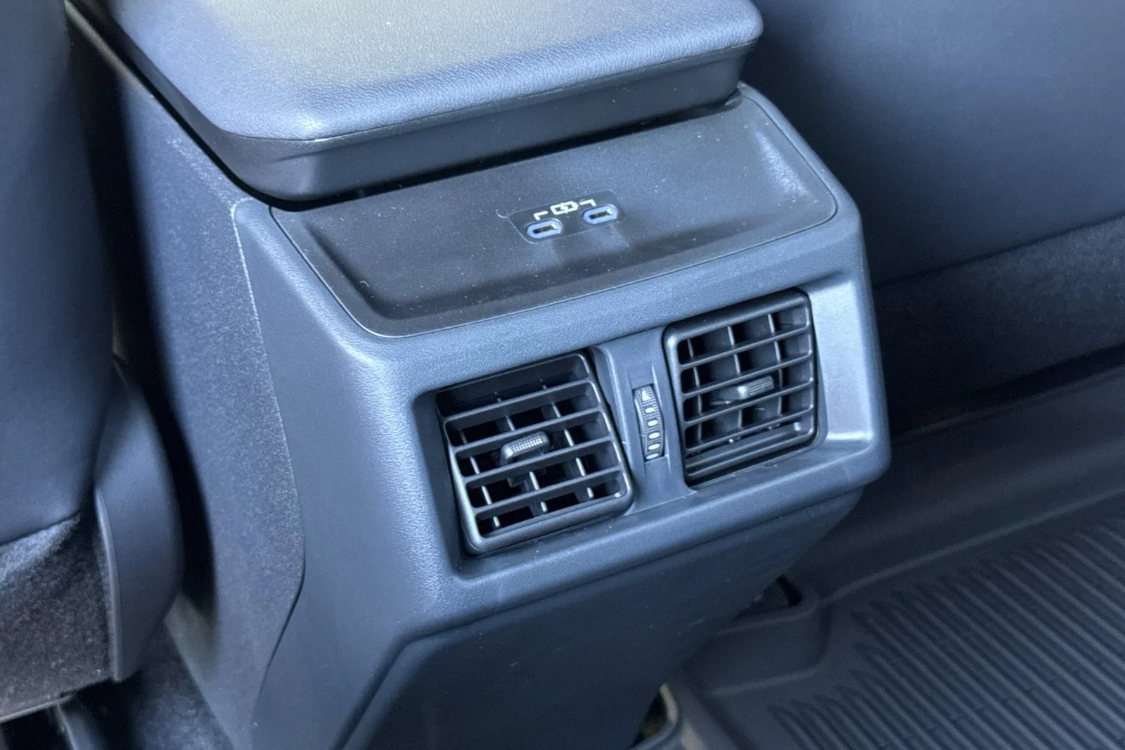 New 2027 Wind Chill Pearl <sup>1</sup> Toyota  XLE image 13