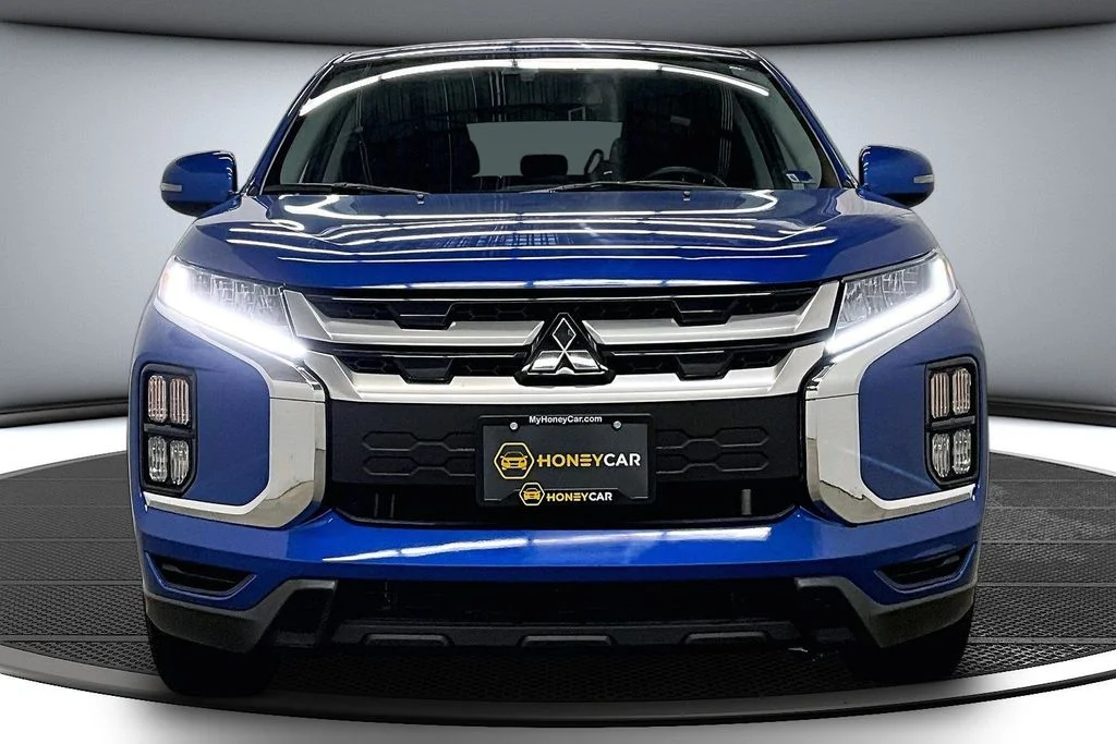 Used 2024 Blue Mitsubishi 2.0 SE image 2