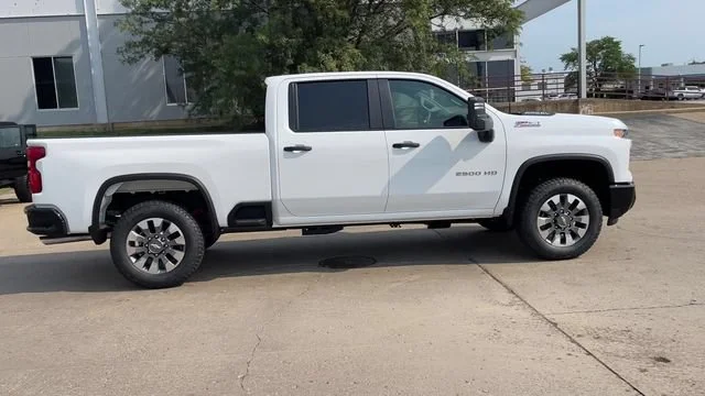 2026 Chevrolet Silverado 2500 HD Custom - Photo 9