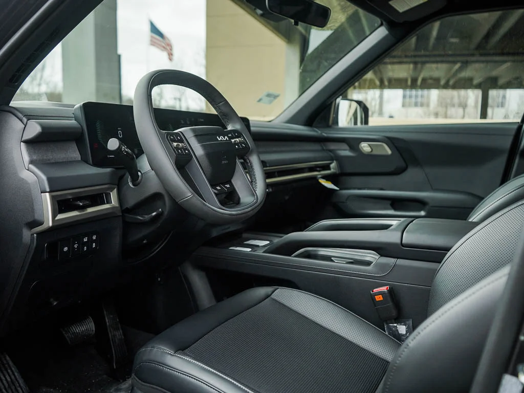 New 2027 Glacial White Pearl Kia S AWD image 19