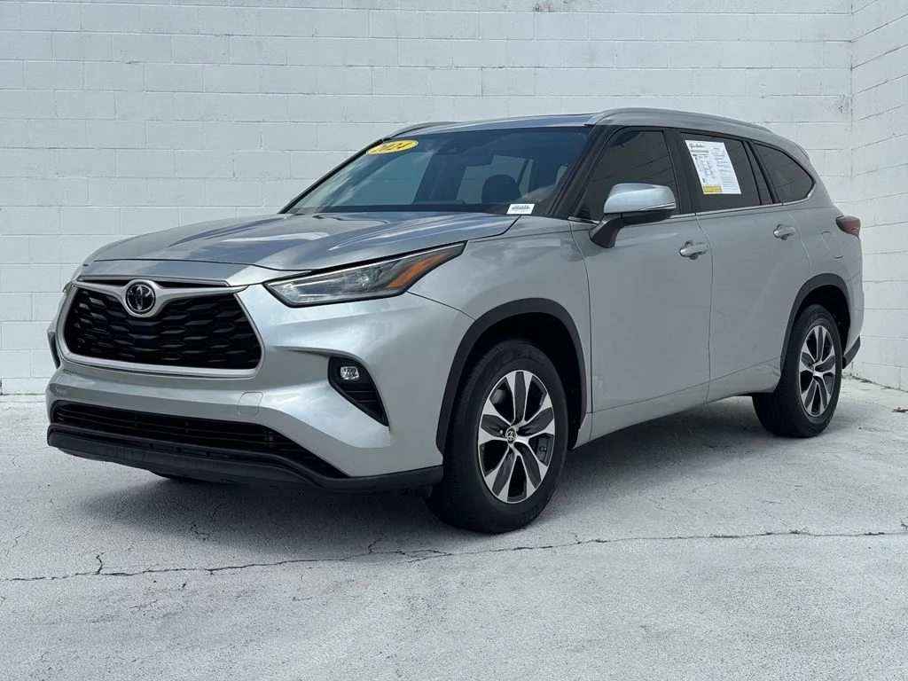 Used 2024 Silver Toyota XLE image 10
