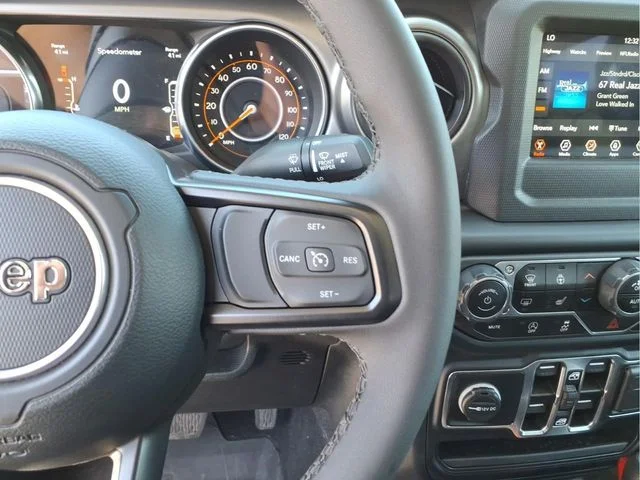 Used 2023 White Jeep Willys image 18