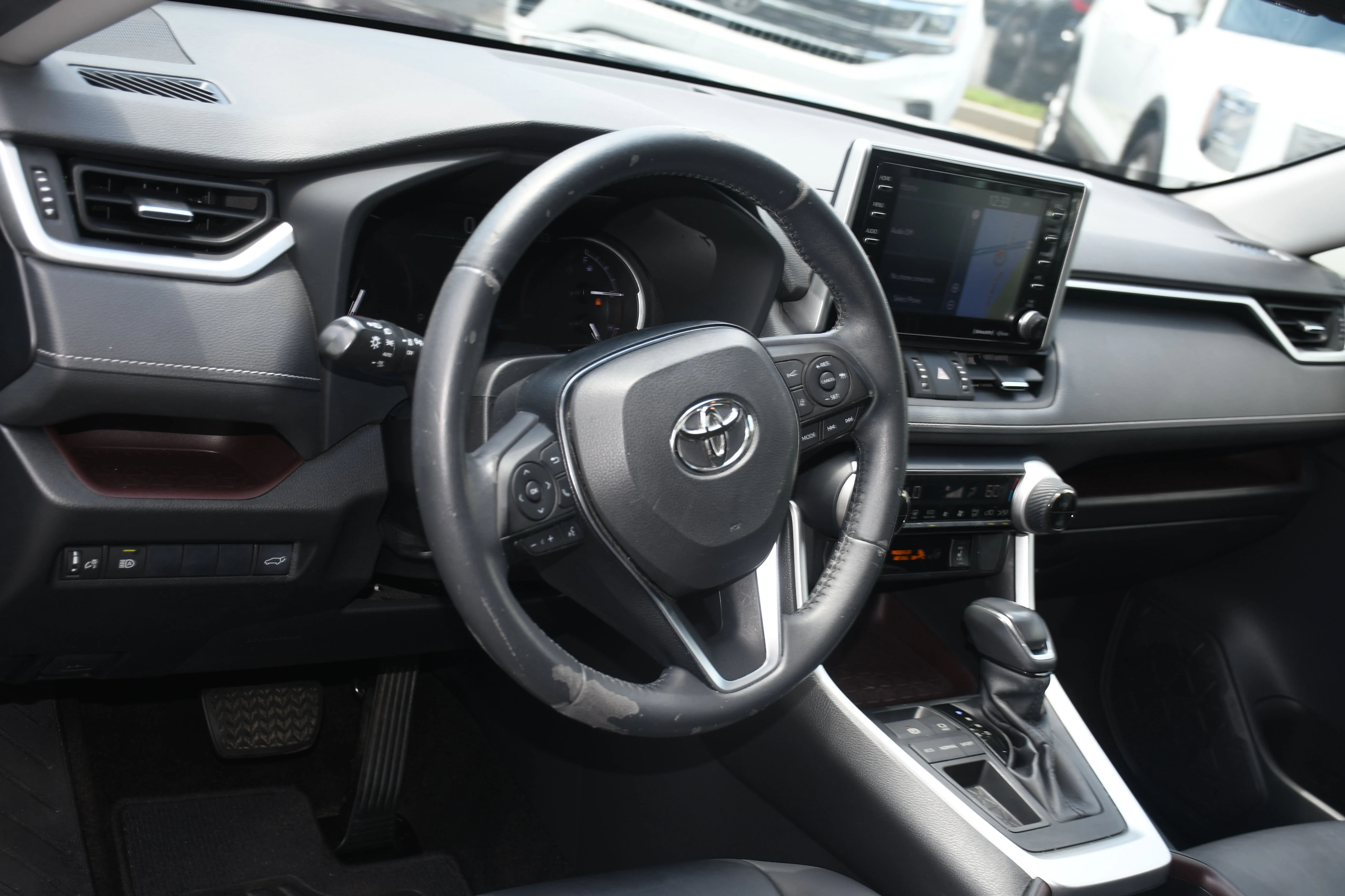Used 2019  Toyota Limited image 9