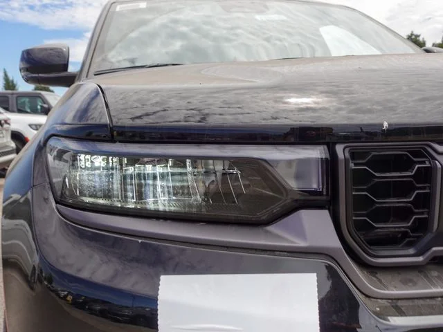 New 2026 Diamond Black Crystal Pearl-Coat Exterior Paint Jeep Altitude image 3