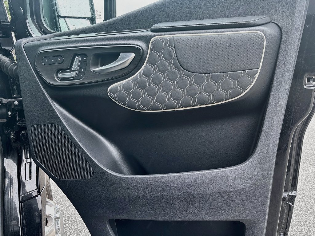 New 2026  Mercedes-Benz Midwest Business Class J Club image 31