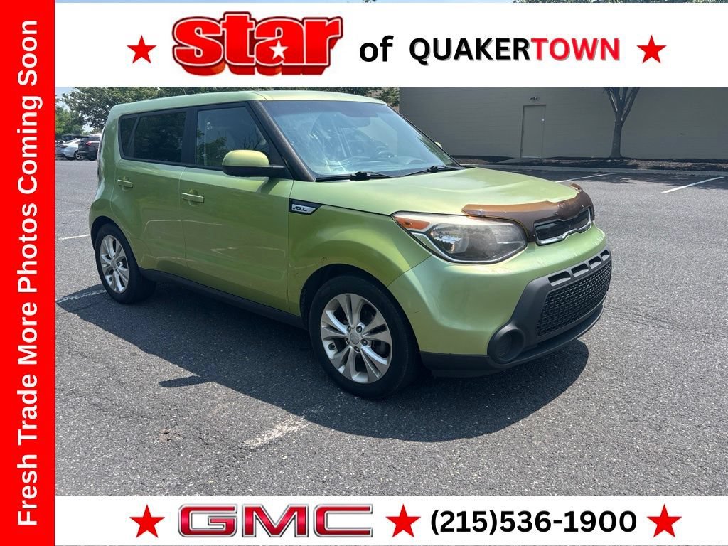 Used 2015 Green Kia + image 1