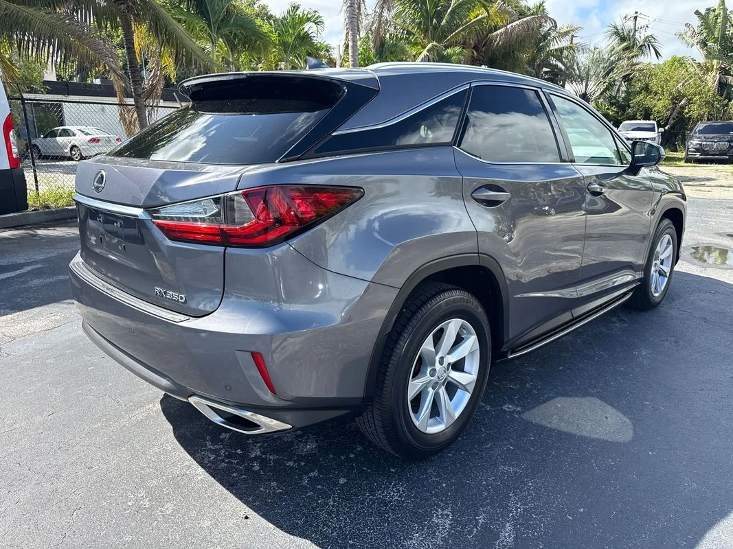 Used 2017  Lexus  image 5