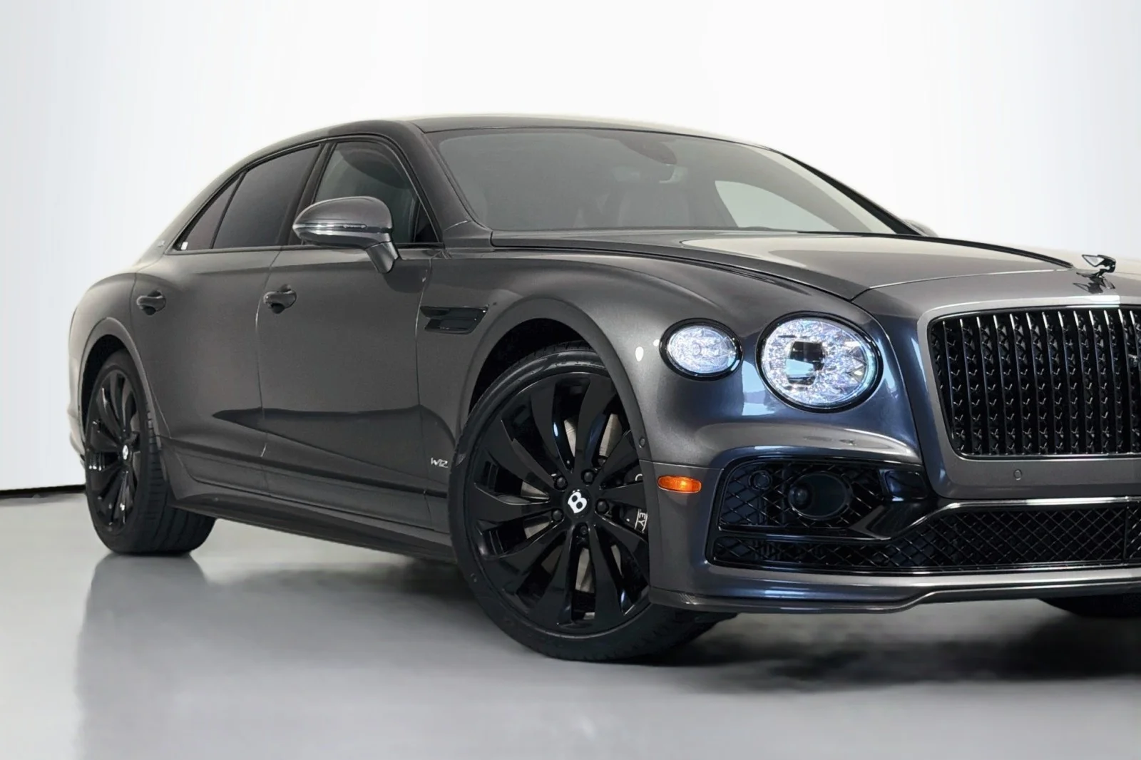 Used 2021 GRAY Bentley W12 image 16
