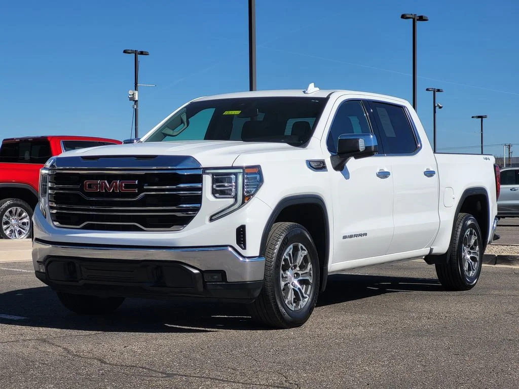 Used 2025 Summit White GMC SLT image 4