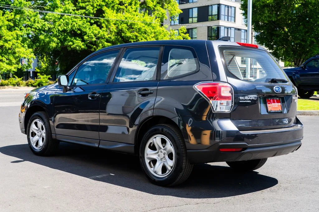 Used 2017 Gray Subaru 2.5i image 4