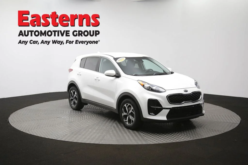 Used 2022 White Kia LX image 43