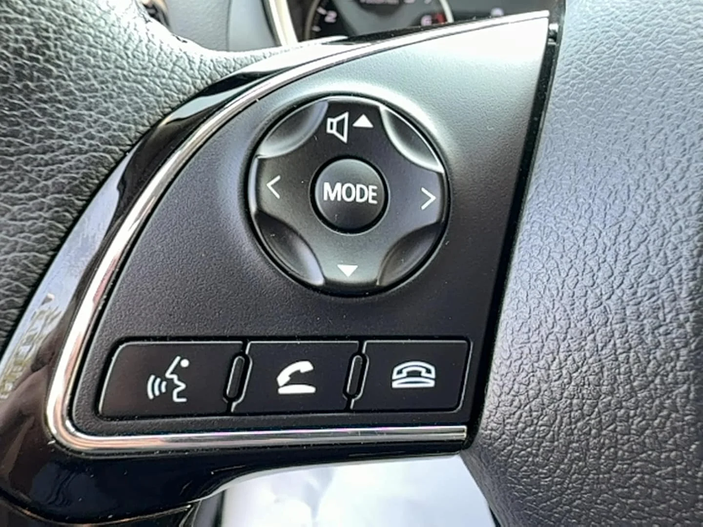 Used 2025 Gray Mitsubishi SE image 15