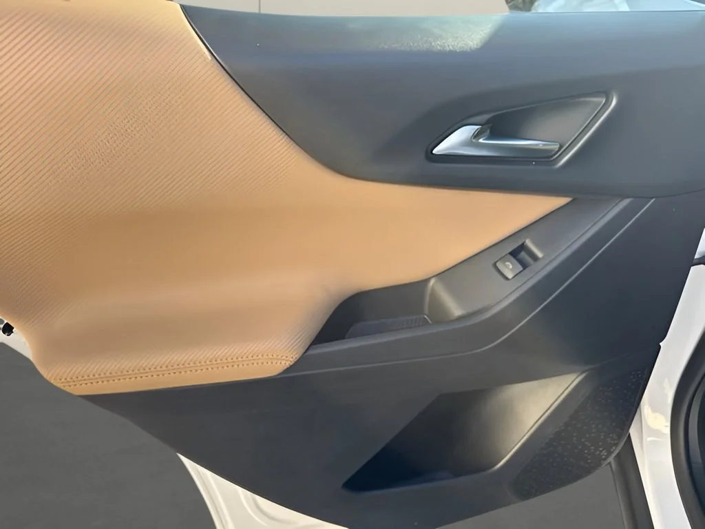 New 2027 Polar White Tricoat Chevrolet ACTIV image 26