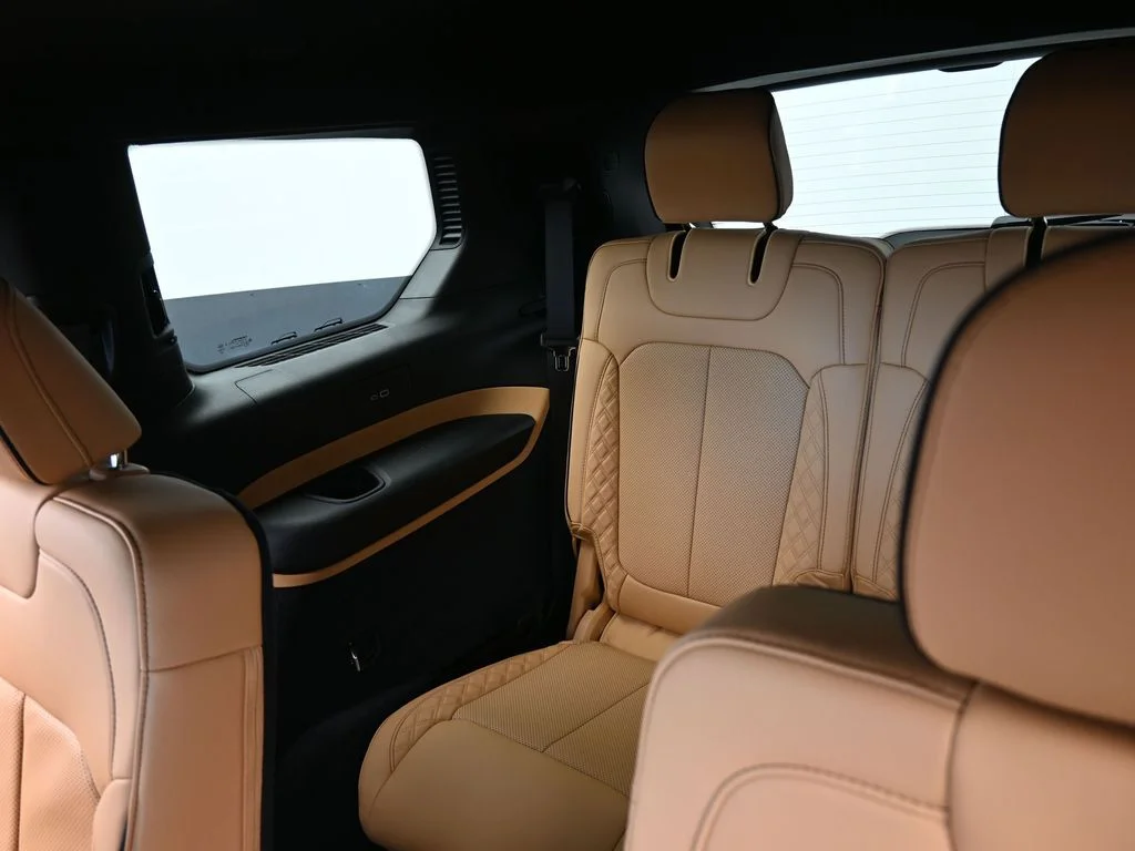 New 2025 Diamond Black Crystal Pearl-Coat Exterior Paint Jeep Summit image 31