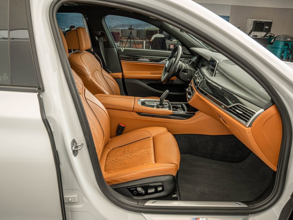 Used 2022 Mineral White Metallic BMW 750i xDrive image 34