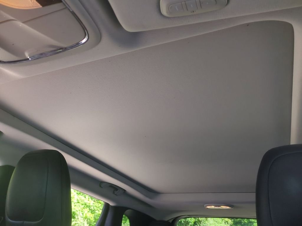 Used 2016 White Jeep Trailhawk image 22